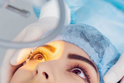 Los pacientes acuden a consulta por esa "tela" que causa problemas estéticos y molestias.