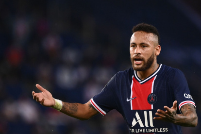 Neymar puede recibir una dura sanción en Francia por racismo, pero además tiene un lío tributario en España
 FILES-FBL-ESP-FRA-BRA-TAX