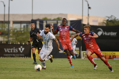 Gonzalo Mastriani, delantero de Guayaquil City, abrió la ruta de la victoria frente a los criollos.