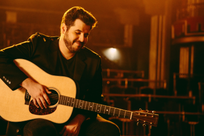 Kurt es conocido por canciones como "La mujer perfecta"