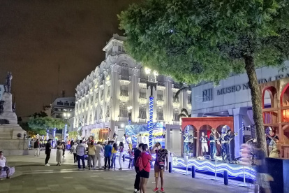 Las carrozas dan cuenta de los momentos más importantes de la revolución de octubre.