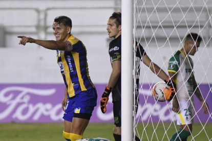 Carlos Garcés selló la revancha con goleada a los 75".