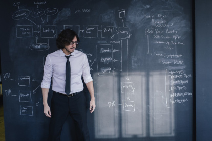 Tiene estudios universitarios en Comunicación y Diseño en la USFQ.