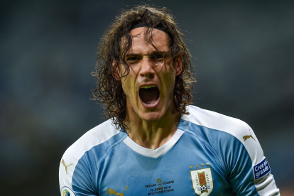 Estar mucho tiempo sin equipo le costó a Edinson Cavani la salida de su selección.