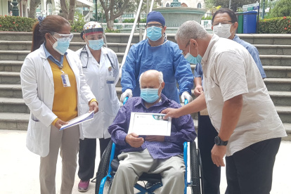 Logro. Bartolomé Navarro, de 96 años, gana la batalla al coronavirus.