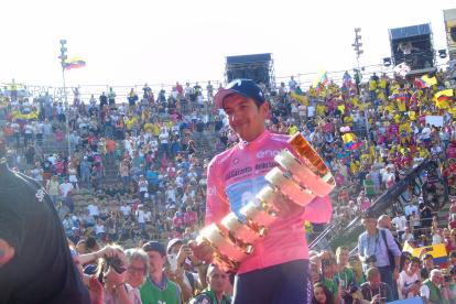 El ecuatoriano Richard Carapaz porta el Infinito en Verona, como campeón de la edición 2019 del Giro