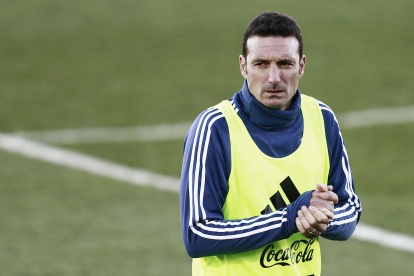Lionel Scaloni, técnico de Argentina, alista la nómina para medir a Ecuador.