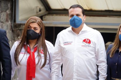 Giovanny Andrade firmó la solicitud para ser candidato a la Presidencia por Unión Ecuatoriana en lugar de Washington Pesántez.