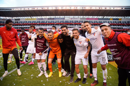 Los jugadores de Liga de Quito celebran el pase a la final del campeonato local