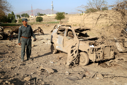 Al menos 15 muertos y 42 heridos en ataque con un camión-bomba en Afganistán.