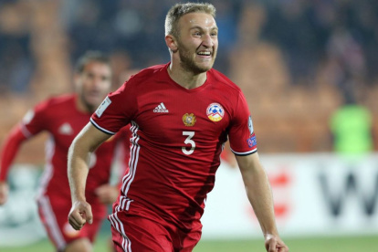Varazdat Haroyan, experimentado jugador de Armenia, hará una pausa en el balompié.