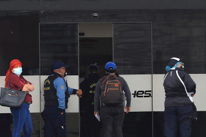 En el apartado de fallecimientos por la enfermedad, la cifra sumó 50 casos en el último día.