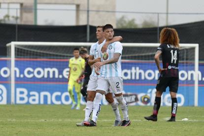 Los jugadores de Guayaquil City festejan el triunfo sobre Técnico Unviersitario con un gol a siete minutos del final