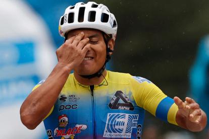 El Cubanito y su festejo al ingresar a la meta en la localidad de xx.