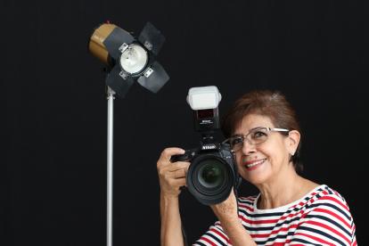 Juanita Fernández en su estudio fotográfico, situado en el norte de la ciudad.