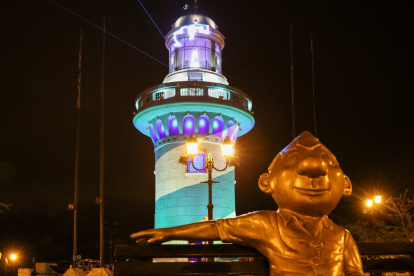 Actividad. La iluminación de los sitios emblemáticos de la ciudad son transmitidos a través de la cuenta "Guayaquil es mi Destino", en Facebook.