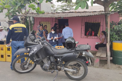 Hecho. Las autoridades visitaron sorpresivamente un sinnúmero de locales en la parte rural de Samborondón y halló viviendas que funcionaban como bares.