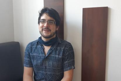 "Extremidad fantasma" es la primera obra del escritor guayaquileño, que reside en la capital.