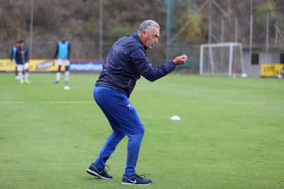El argentino Gustavo Alfaro elaboró un plan para compensar la falta de tiempo hasta el inicio de las eliminatorias