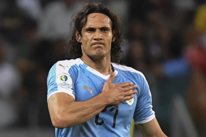 Cavani no estará con la selección uruaya, ni con el Manchster United por permanecer en aislamiento tras su llegada de París.