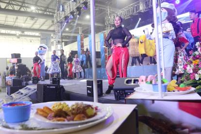 La feria Raíces ya comenzó y los guayaquileños se preparan para degustar los diferentes platos típicos de la  Costa.