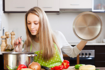 La sopa debe incluir una variedad de vegetales. Es mucho mejor si combinas colores.
