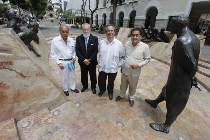 La ‘Iniciativa Cívica 200 años de la Independencia de Guayaquil’ fue creada en julio de 2015 con expresidentes y exministros, profesionales, empresarios, directivos universitarios, líderes  gremiales y artistas.


Agencia (ag-extra)