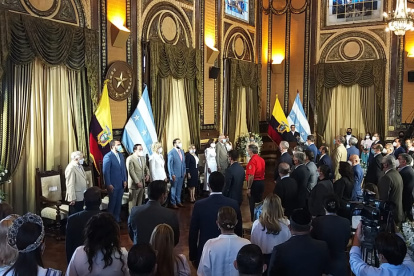 Sesión solemne por el Bicentenario de Independencia de Guayaquil.