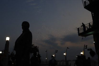 Por primera vez, en el acto hubo un show con cientos de drones.