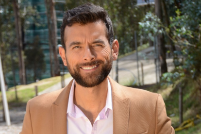 Tiene 33 años, es quiteño y un ‘sex symbol’ del Legislativo.