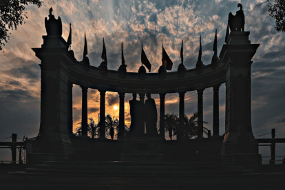 El acto duró hasta el amanecer. Durante todo el tiempo hubo además shows musicales que acompañaron la ceremonia.