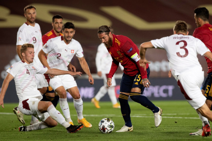 La selección española rebajó su brillantez tras vencer a Suiza por un tibio 1-0. Aún así mantiene el liderato del Grupo G de la Liga de Naciones.