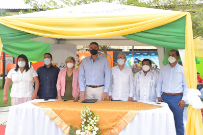 Acto. Las autoridades del cantón inauguraron un parque en el marco de la celebración.