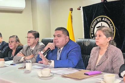 El tribunal electoral, presidido por Juan Jiménez (azul) no presentó ninguna acción legal para impugnar la decisión del directorio de Jimmy Salazar, quien queda nuevamente al frente del gremio hasta que se elija a la nueva directiva, dentro de las cinco listas que participan.