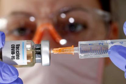 J&J dijo que los efectos adversos serios eran "una parte esperada de cualquier estudio clínico, especialmente uno grande".