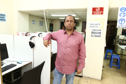 Maros Alvarado, propietario de tres cyber en el centro de la ciudad.