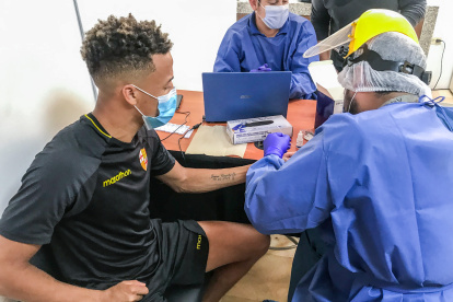 Los jugadores de Barcelona fueron sometidos a pruebas rápidas y PCR durante la paralización del campeonato