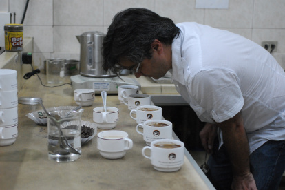 SICA realiza la cata del café que produce.
