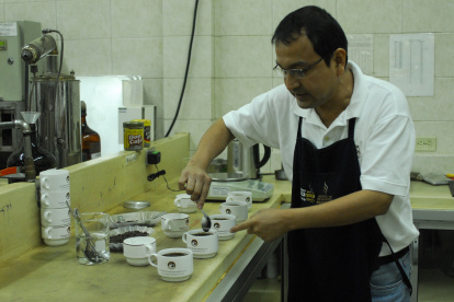 SICA tiene un equipo que verifica la calidad de la producción.