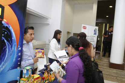 Interés. En época de pandemia, los alimentos procesados tienen mayor demanda en China.

edificio Gobierno Zonal (Av. Francisco de Orellana y Av. Justino Cornejo)., 08  de diciembre del 2016, AMELIA ANDRADE, Guayaquil-Ecuador

Agencia (ag-expreso)