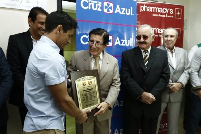 Una de las últimas gráficas del galeno con Barcelona, cuando el equipo inaguró el departamento médico "Bosco Mendoza".

16 febrero del 2017

GERARDO MENOSCAL

Agencia (ag-expreso)