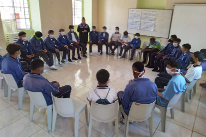 Actividad. El 5 de octubre adolescentes del Centro Virgilio Guerrero recibieron un taller sobre técnicas de comportamiento en un contexto social.