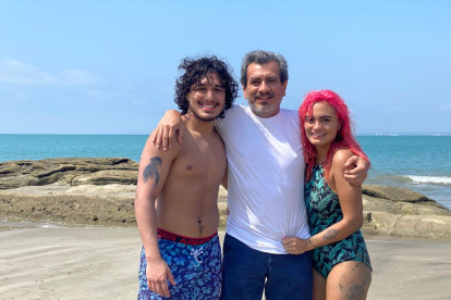 Joaquín y Renatta con su progenitor.