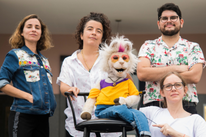 Luisa Cuesta es su directora escénica; Alexandra Mora es la directora y guionista del programa; Guido Bajaña se encarga de la fotografía;  Valiana Areco es la guionista y operadora de Nina.