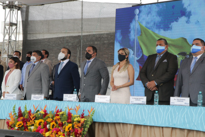 El alcalde Dalton Narváez presidió la sesión solemne e invitó a autoridades de la provincia.