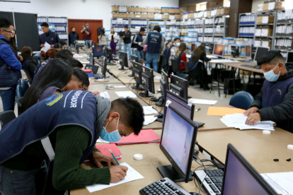 Tiempo. Varios de los equipos y licencias tecnológicas que utiliza el CNE datan de los años 2012 y 2013.