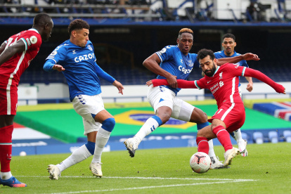 Liverpool y Everton protagonizaron un gran partido, pero en la recta final el VAR saltó al primer plano