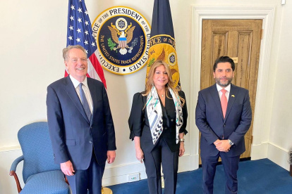 Robert Lighthizer, máxima autoridad de la Oficina Comercial de EE.UU., la embajadora de Ecuador, Ivonne Baki, y el ministro de Comercio Exterior, Iván Ontaneda.