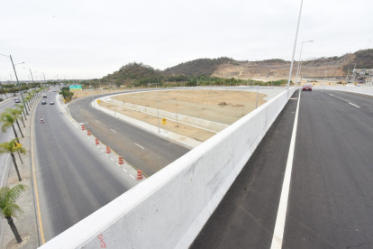 El viaducto es de 540 metros de largo  y 26,60 metros de ancho.