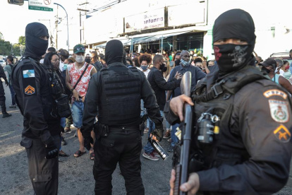 Un grupo de policías en la ciudad de Sao Gonçalo, vecina de Río de Janeiro (Brasil).